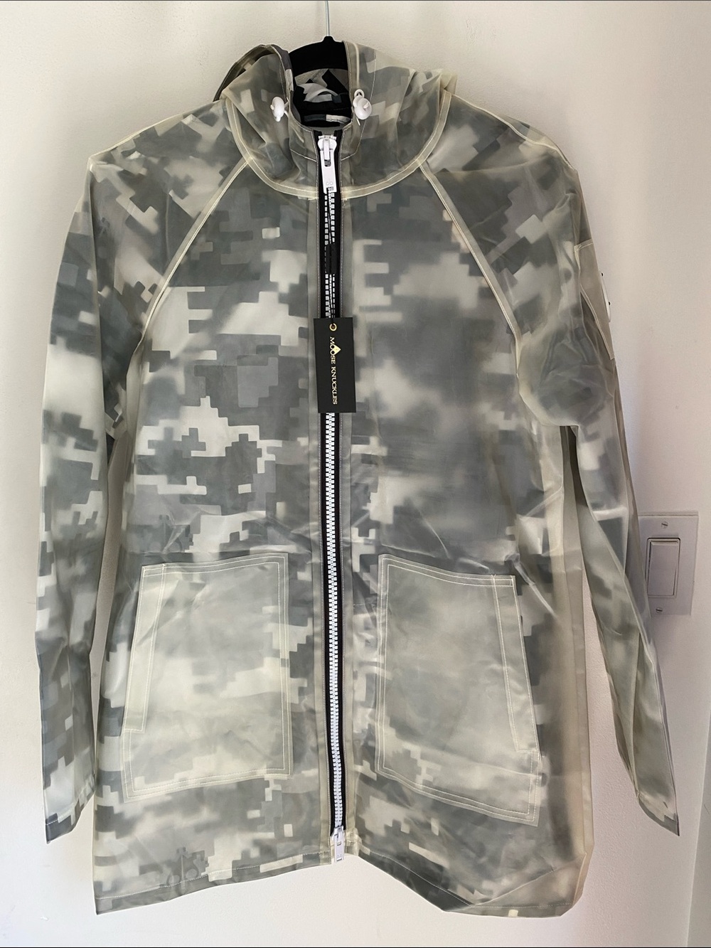 New w Tag Moose Knuckles Kianuko Raincoat Woman’s Medium